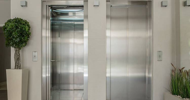 ¿Cuánto cuesta poner un ascensor?