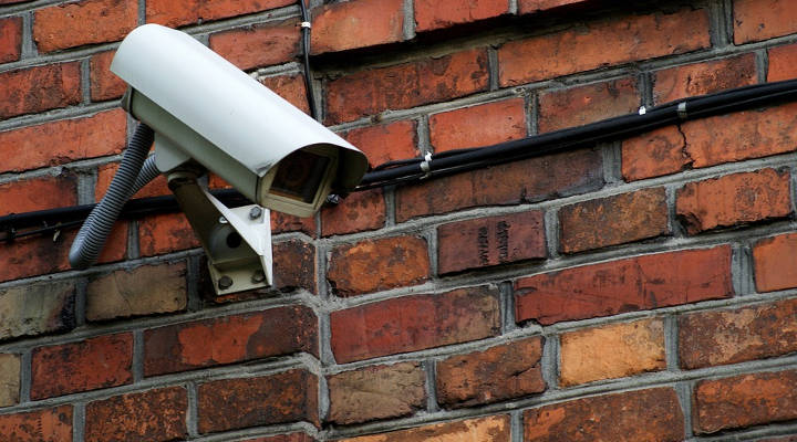 ¿Cuánto cuesta instalar una cámara de vigilancia?