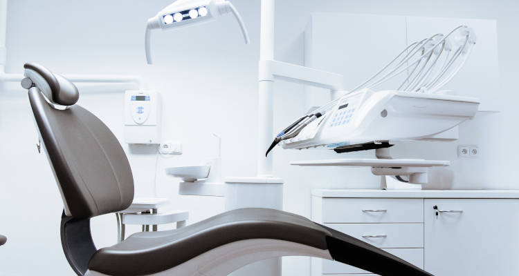 ¿Cuánto cuesta reformar una clínica dental?